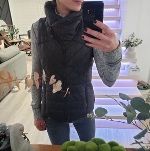 Sleeveless puffer jacket vest